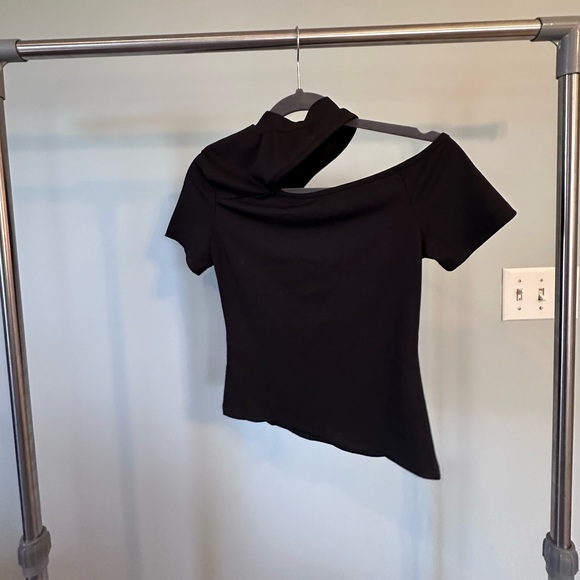 Asymmetrical Crop Top - Picture 1 of 2